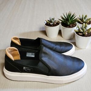UGG Alameda Size 8.5 Black Leather Slip-On Sneakers Casual Comfort Shoes